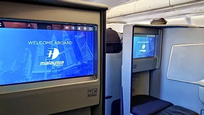 Layar hiburan kursi Business Malaysia Airlines menampilkan layar sambutan