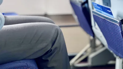 Ruang kaki penumpang di kursi Economy Malaysia Airlines