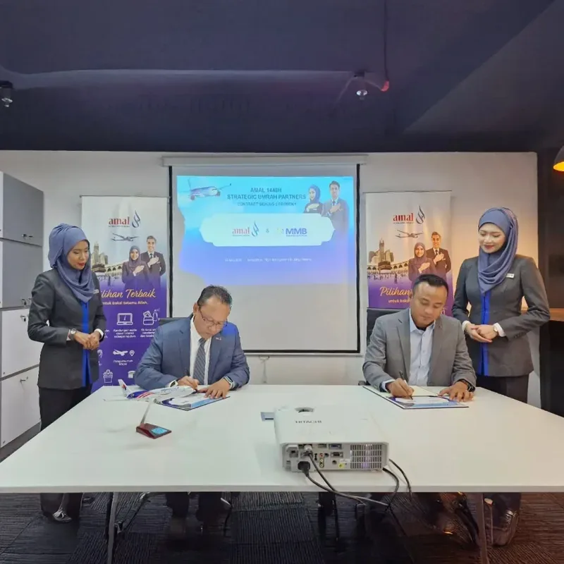 Penandatanganan kontrak Strategic Umrah Partners 1448H antara Amal by Malaysia Airlines dan MMB Travel